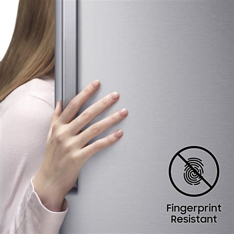 Detail povrchu dverí s úpravou proti odtlačkom prstov