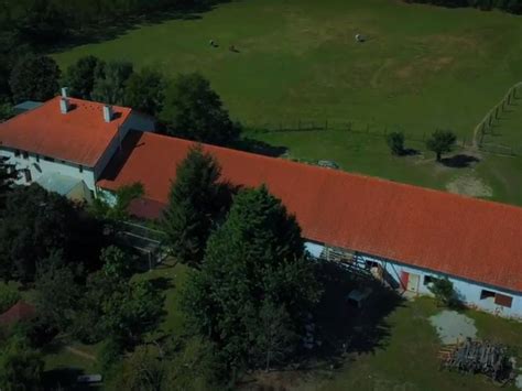Rozsiahla farmárska usadlosť s pozemkami
