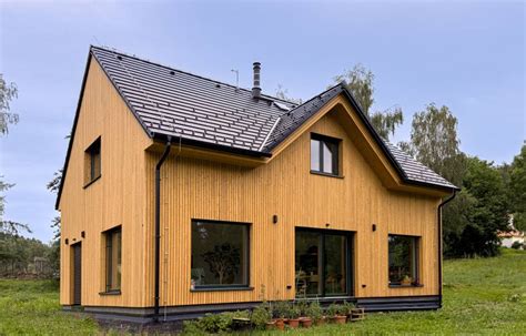 Rez moderného domu ukazujúci technické vrstvy a materiály
