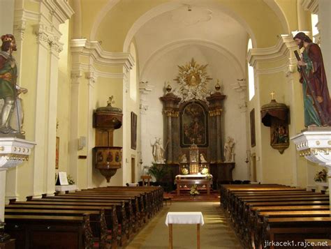 Interiér Baziliky sv. Jakuba s hlavným oltárom