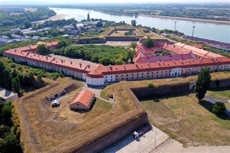 Fotografia mesta Komárno s dominantou pevnosti
