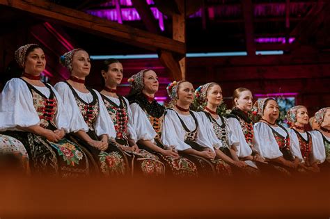 Folklórna skupina KOBYĽAN pri vystúpení