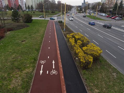 Profil cykloaleje s oddelenými jazdnými pruhmi pre cyklistov a chodcov