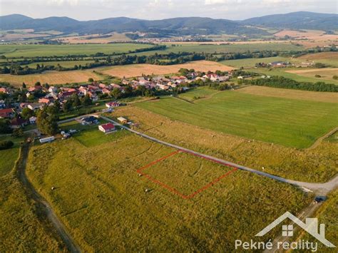 Ilustračná fotografia stavebného pozemku v prírode