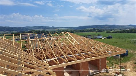 Fotografia hotového dreveného krovu
