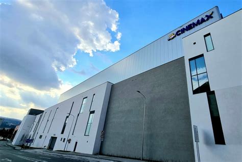 Fasáda moderného obchodného centra