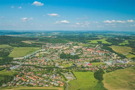 Ilustračná fotografia mesta Veľký Krtíš s dôrazom na mestskú infraštruktúru.