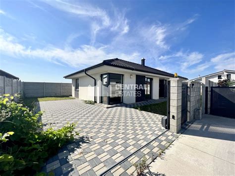 Moderná novostavba bungalov so záhradou