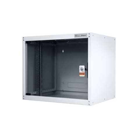 Nástenný dátový rozvádzač v kancelárskom prostredí