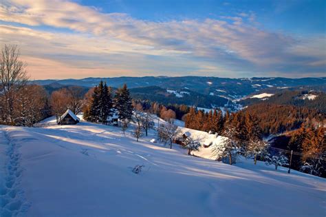 Valašská krajina s lúkami a lesmi
