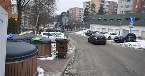 Ulica 17. novembra v Sabinove s novými parkovacími miestami