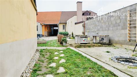 Ilustračná fotografia staršieho rodinného domu s veľkou záhradou