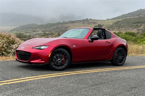 Mazda MX-5 s nasadenou pevnou strechou