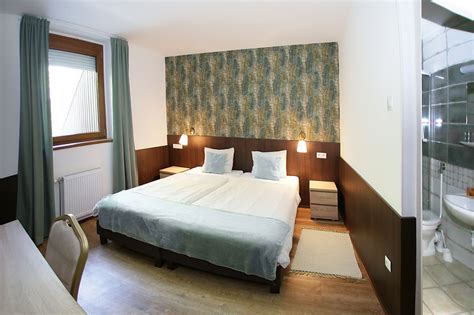 Interiér izby v Bajor Panzió s tradičnými prvkami