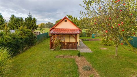 Ilustračná fotografia pozemku s chatkou