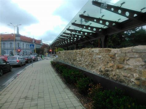 Ilustračná fotografia moderného polyfunkčného objektu