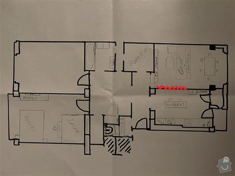 Schematický nákres dispozície budovy v Trebišove s vyznačením terasy a garáže