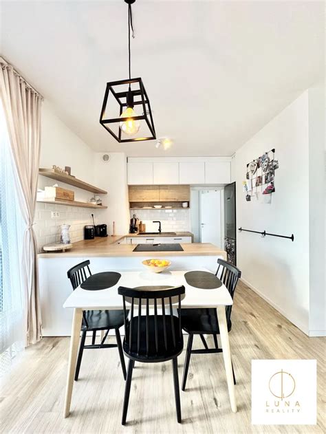 Ilustračný obrázok moderného interiéru 3-izbového bytu s veľkou terasou