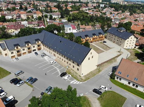 tehlový bytový dom