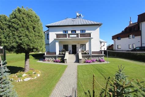 Vysoké Tatry s apartmánom Malá Vila v popredí
