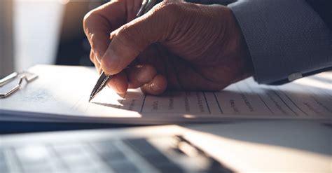 Ilustračná fotografia znázorňujúca podpis zmluvy