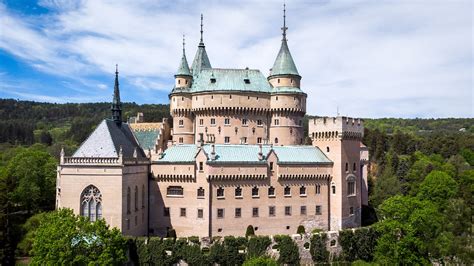 Bojnický zámok a kúpeľný areál