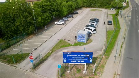 Ilustrácia rôznych možností parkovania pri letisku