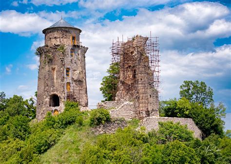 Obec Slanec s výhľadom na hrad