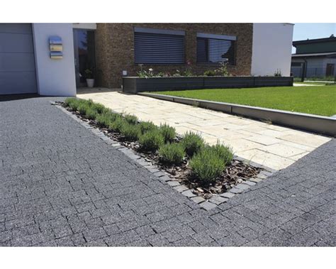 dlažba pred garážou