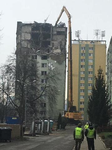 Interiér bytového domu poškodeného výbuchom na Mukačevskej ulici