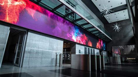 Veľká LED stena inštalovaná na vonkajšom podujatí