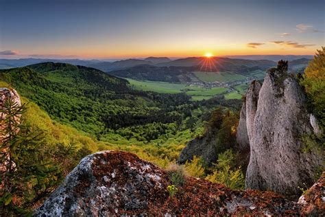 Slovenská krajina s lomom