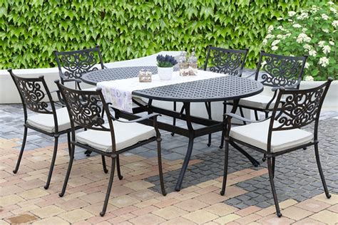 Štýlový kovový záhradný nábytok v modernom dizajne