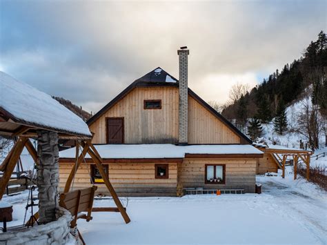 Tradičná drevená chalupa v skanzene