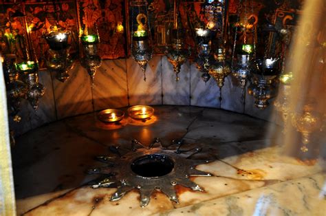 Štrnásťcípa hviezda v Jaskyni Narodenia