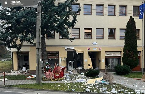 Budova obecného úradu s označením