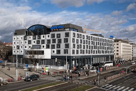 Aktuálny stav fasády hotela Park Inn by Radisson Danube