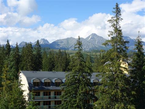 Tatranská Štrba s výhľadom na Vysoké Tatry