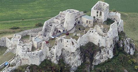 Spišské Podhradie s výhľadom na Spišský hrad
