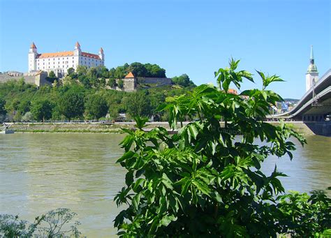 Bratislavský hrad a Dunaj