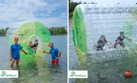 Deti sa zabávajú na nafukovacom hrade