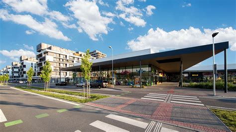 Interiér nákupného centra Slnečnice Market