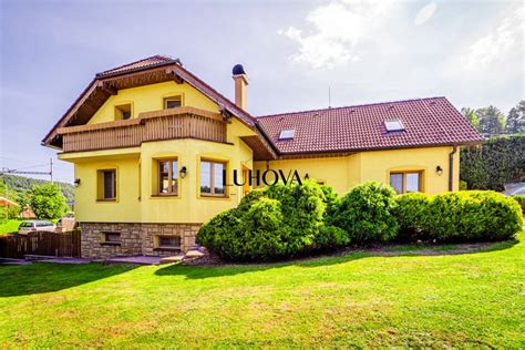 rodinný dom s bazénom a záhradou