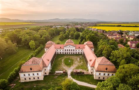 Kaštieľ Tovarníky