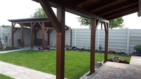 Ilustračná fotografia: Drevený prístrešok na záhrade