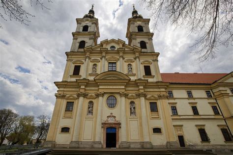 panoráma mesta Šaštín-Stráže s bazilikou