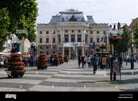 Hviezdoslavovo námestie v Bratislave