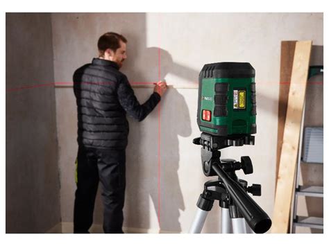 Laserový krížový líniový laser Bosch PCL 10 v akcii