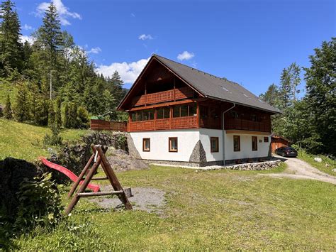 Chata s výhľadom na hory v Nízkych Tatrách