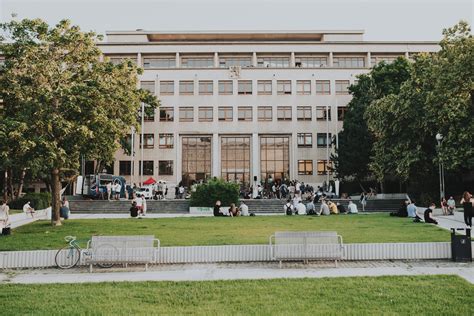 Budova Fakulty architektúry a dizajnu STU v Bratislave